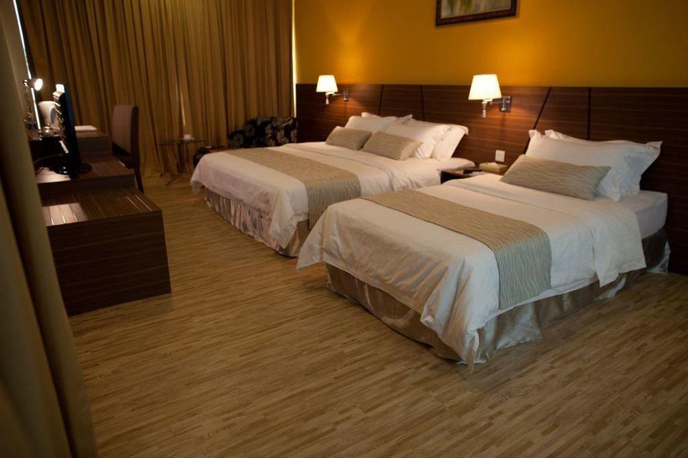 Pine Tree Hotel Batu Pahat Exterior photo
