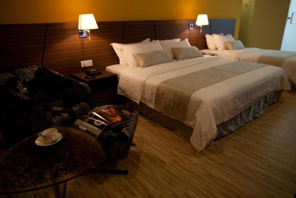 Pine Tree Hotel Batu Pahat Room photo