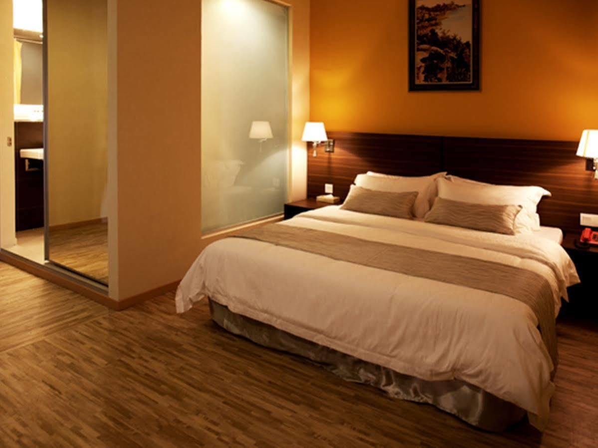 Pine Tree Hotel Batu Pahat Exterior photo